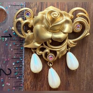 VTG Avon Gold Tone Rose Brooch with Faux Pearl Gangling Rhinestone Accents